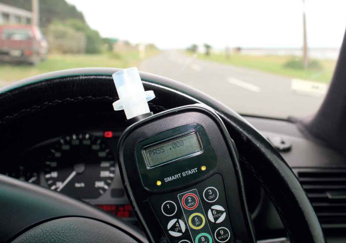 Fahrzeuginterne Alkoholschranke (Alcohol Interlock) Handgerät und Blaseinheit