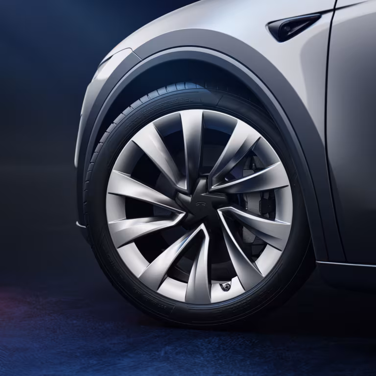 Tesla Model Y Jant Karşılaştırması Standart Kapaklı vs Premium Alaşım