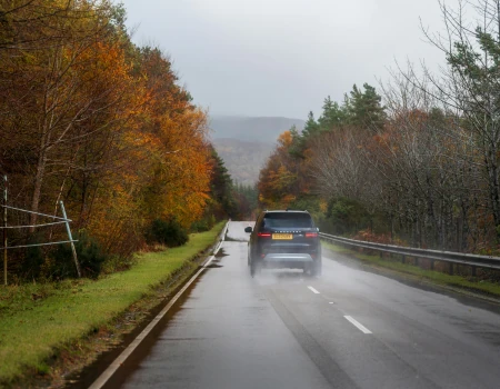 Safe Driving Techniques and Aquaplaning Precautions in Rainy Weather