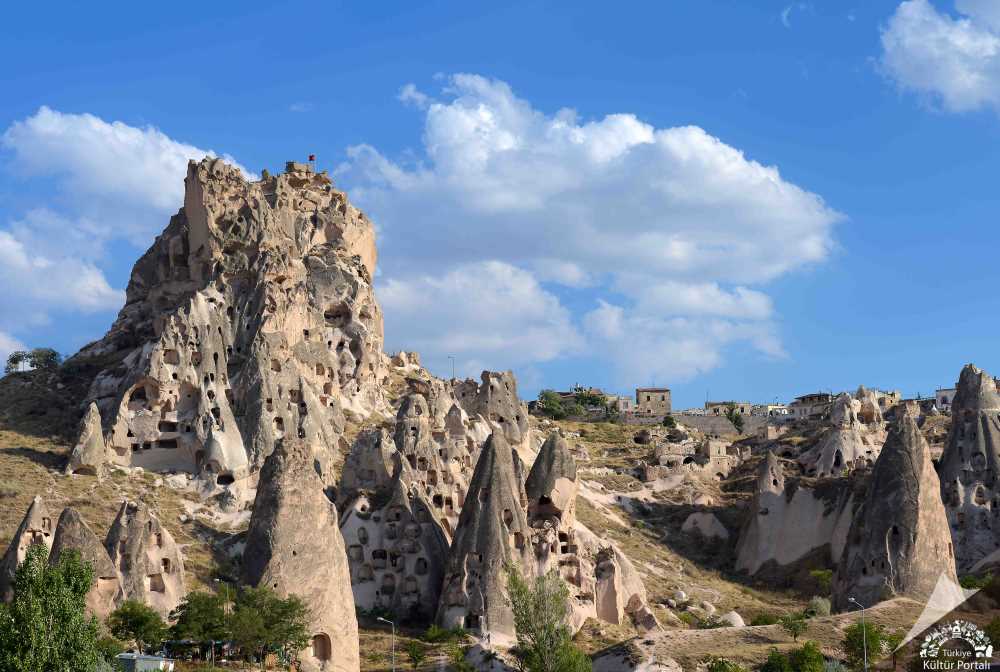 Uçhisar Kalesi ve Panoramik Kapadokya Manzarası