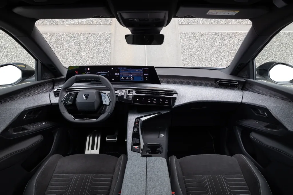 Peugeot 5008 iç mekan görseli