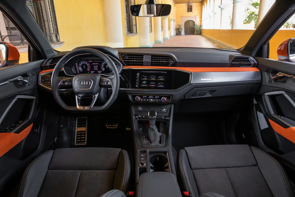 Audi Q3 iç mekan görseli