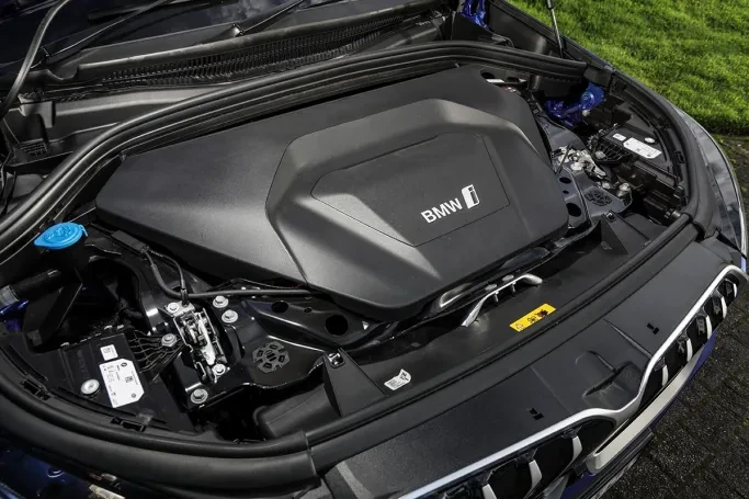 BMW X1 motor görseli