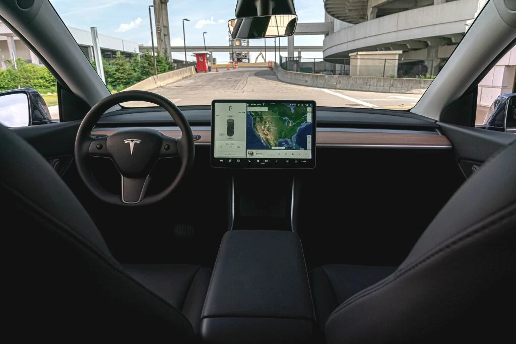 Tesla Model Y iç mekan görseli