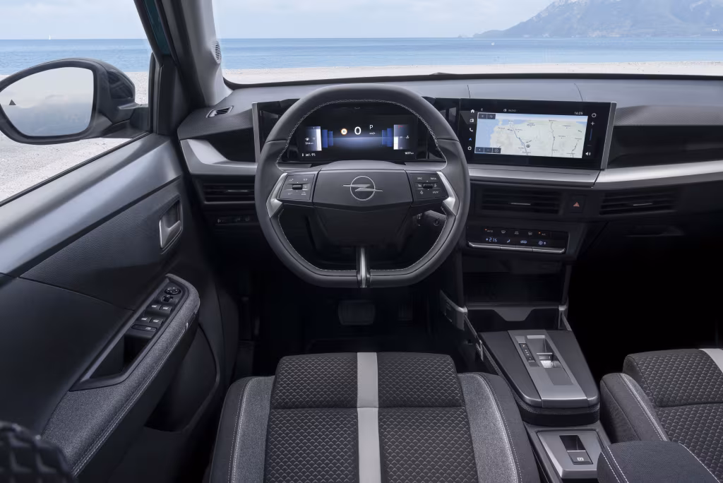 Opel Frontera iç mekan görseli