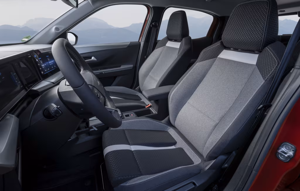 Opel Frontera iç mekan görseli