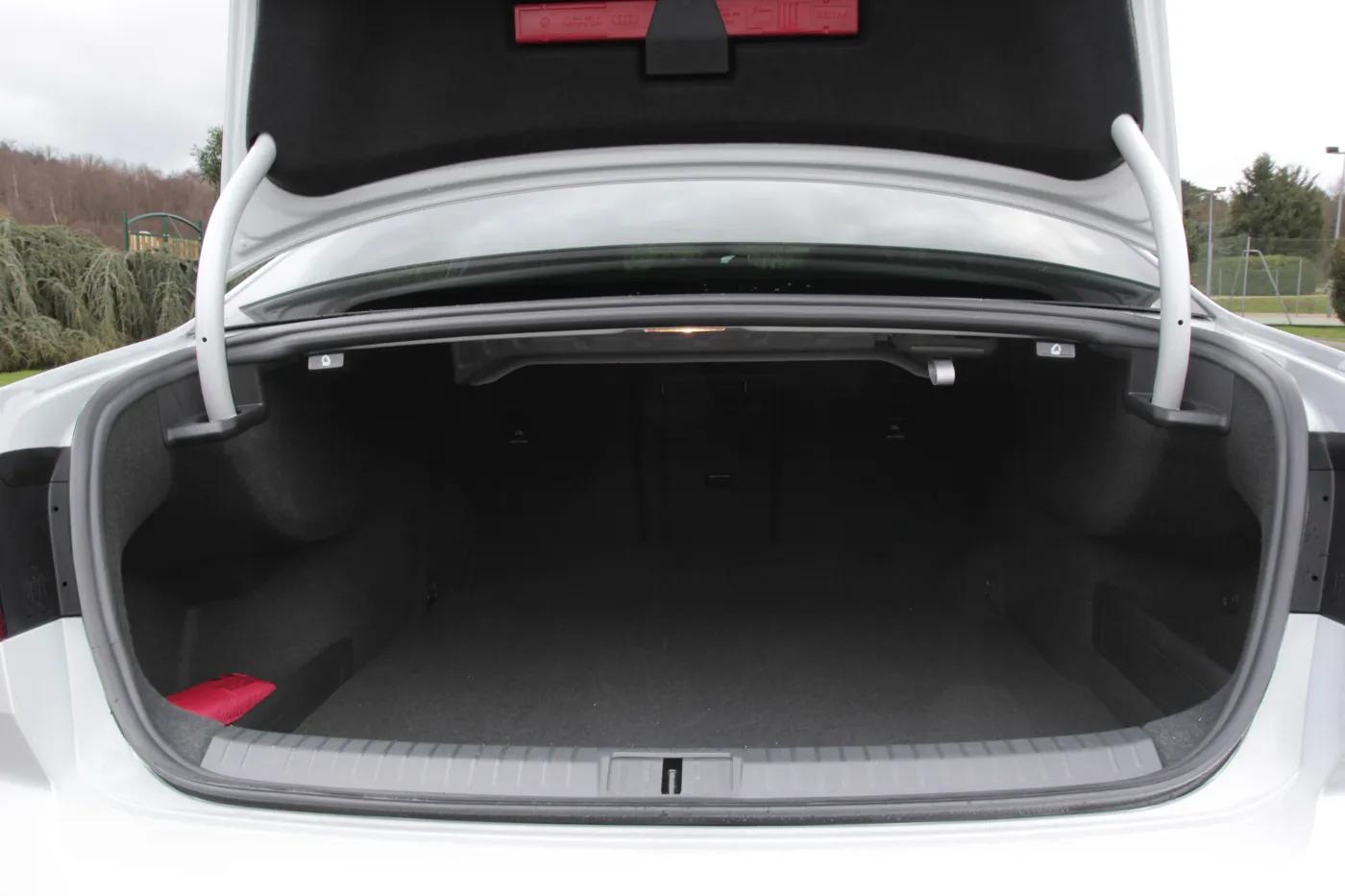 Volkswagen Passat bagaj hacmi görseli