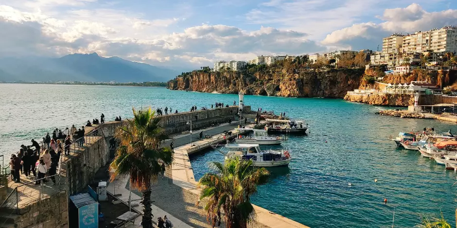 Antalya Seyahat Rehberi: Gezilecek Yerler ve Unutulmaz Tatil Önerileri