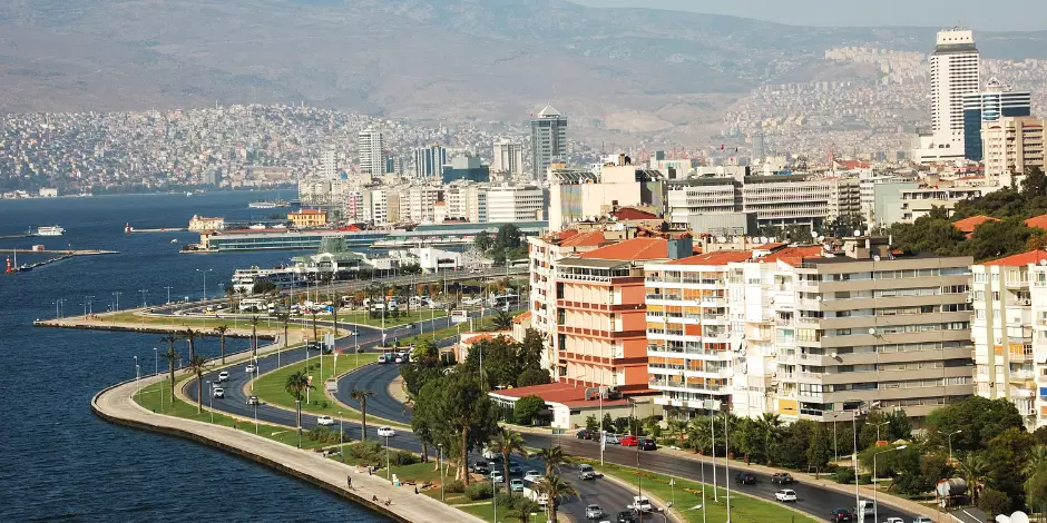 Wie komme ich vom Flughafen Izmir ins Stadtzentrum?