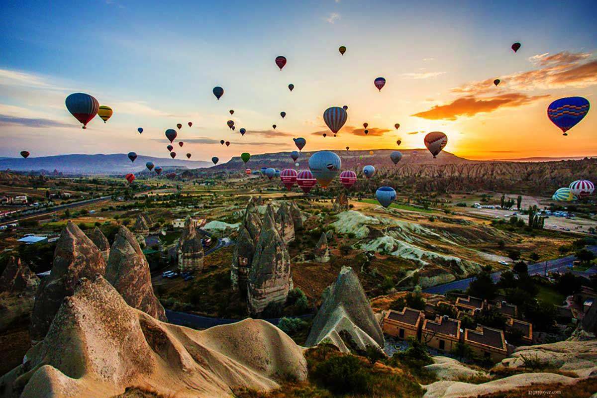 Discover the Surreal Beauty of Cappadocia: The Ultimate Adventure Destination for Globetrotters!